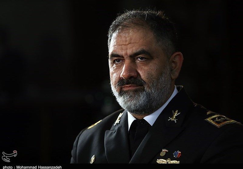 دریادار ایرانی: اقتدار ایران در سواحل ‌به‌گونه‌ای است که یگان‌های کشورهای استکباری با ترس از کنار ما می‌گذرند