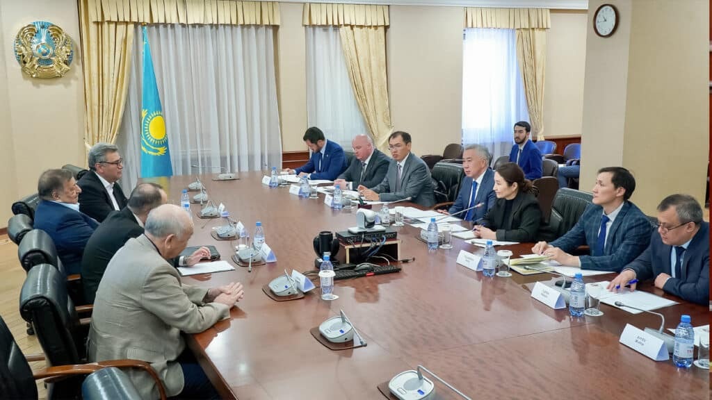 پیشنهاد شرکت ایرانی به قزاقستان برای ساخت ترمینال باری در بندرعباس