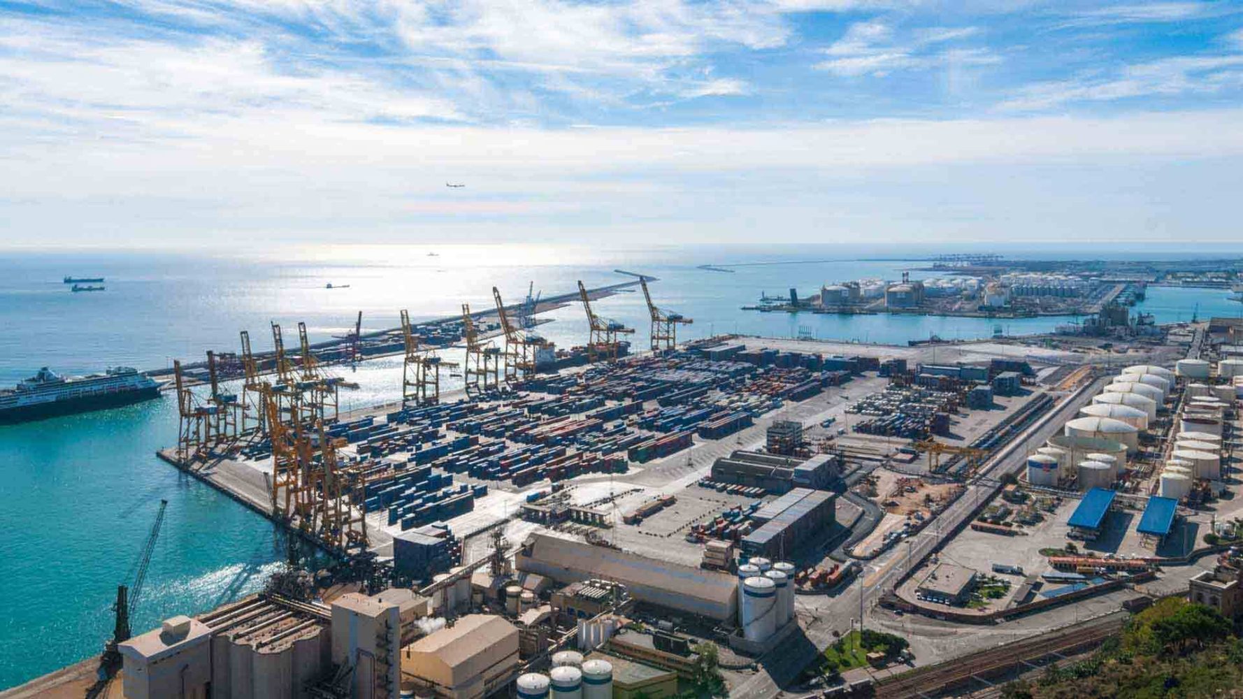 پیامد‌ها و مزایای اقتصادی توسعه بنادر مدیترانه